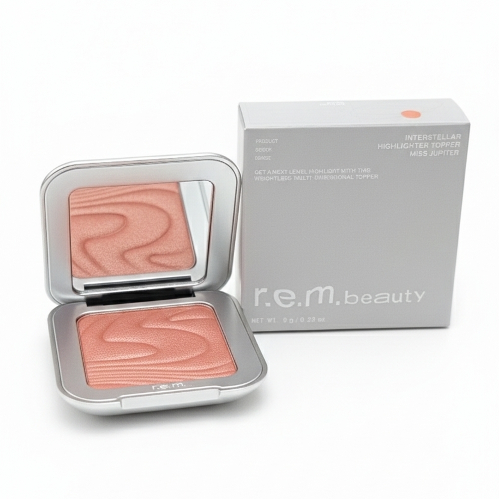 r.e.m. beauty Highlighter Topper in Radiant Orange